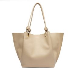 Torebka Coccinelle. Brązowe shopperki damskie Coccinelle, bez wzorów, bez dodatków. Za 1,539.00 zł.