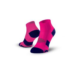 Bezszwowe skarpety do biegania MARATON Nessi Sportswear. Czerwone skarpetki damskie NESSI SPORTSWEAR, bez wzorów. Za 59.99 zł.