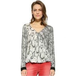 Desigual Bluzka damska Blus Mix Snake 17WWBW50 2000 (rozmiar S). Bluzki damskie Desigual, s, bez wzorów, bez kołnierzyka, bez ramiączek. W wyprzedaży za 181.00 zł.