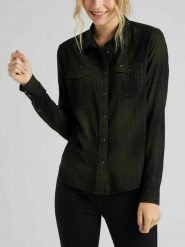 LEE REGULAR WESTERN SHIRT DAMSKA KOSZULA MATERIAŁOWA SERPICO GREEN L45SGBOJ 112110479. Zielone koszule damskie Lee, l, bez wzorów, z materiału, bez kołnierzyka, bez ramiączek. Za 129.99 zł.