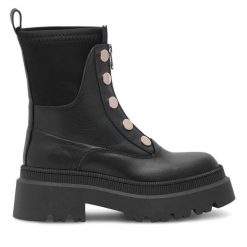 Botki Eva Minge. Czarne botki damskie Eva Minge, bez wzorów, bez obcasa, na płaskiej podeszwie, bez zapięcia. Za 479.00 zł.