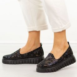 Czarne multi skórzane półbuty damskie Filippo Dp7703/26. Czarne półbuty damskie Filippo, na jesień, bez wzorów, z jeansu, eleganckie, z okrągłym noskiem, bez obcasa, na platformie, bez zapięcia. Za 229.00 zł.