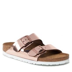 Klapki Birkenstock. Czerwone klapki damskie Birkenstock, bez wzorów, bez obcasa, bez zapięcia. Za 539.99 zł.
