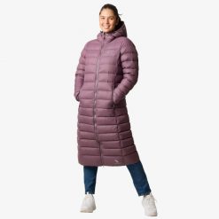 Kurtka damska hiking wodoodporna wiatroszczelna oddychająca Östersund Long. Fioletowe kurtki sportowe damskie SWEDEMOUNT, bez wzorów, z puchu, bez ramiączek, bez kaptura, trekkingowe. Za 933.00 zł.