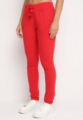 Czerwone Spodnie Dresowe z Gumką w pasie i Troczkiem Halemia. Czerwone spodnie dresowe damskie Born2be, bez wzorów, z dresówki, eleganckie, długie. Za 39.99 zł.