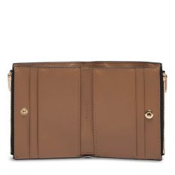 Portfel Calvin Klein. Czarne portfele damskie Calvin Klein. Za 245.99 zł.