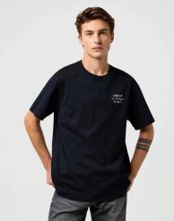MESKA KOSZULKA WRANGLER EMBROIDERY TEE BLACK 112371489. Czarne t-shirty męskie Wrangler, xl, bez wzorów, bez kołnierzyka, bez ramiączek. Za 79.99 zł.