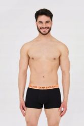 EMPORIO ARMANI Bokserki czarne 3-pack. Czarne bokserki męskie Emporio Armani, bez wzorów, z bawełny. W wyprzedaży za 194.99 zł.