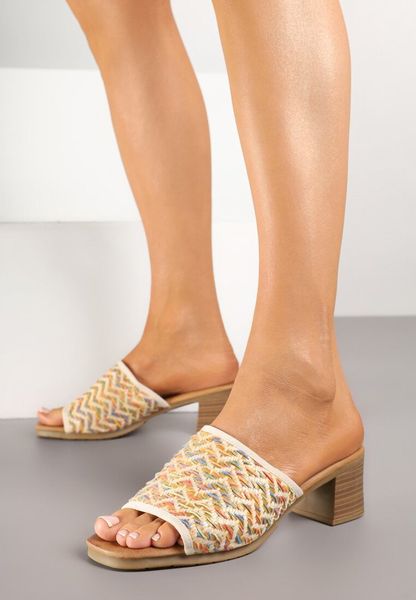 Beżowe Klapki na Słupku z Geometrycznym Wzorem Florreia. Brązowe klapki damskie Renee, bez wzorów, eleganckie, bez obcasa, na obcasie, bez zapięcia. Za 79.99 zł.