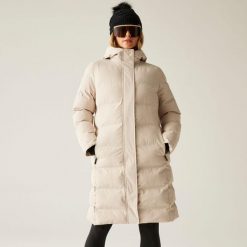 Damska kurtka ocieplana Wander. Białe kurtki sportowe damskie Dare 2B, bez wzorów, z puchu, bez ramiączek, bez kaptura, trekkingowe. W wyprzedaży za 374.99 zł.