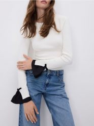 Sweter z dekoracyjnymi kokardami - złamana biel. Swetry nierozpinane damskie Reserved, l, bez wzorów, z dzianiny, bez kołnierzyka, bez ramiączek. Za 119.99 zł.