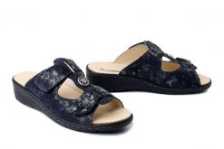 DR. BRINKMANN 701079-05 blau, klapki damskie. Niebieskie klapki damskie Dr. Brinkmann, na lato, bez wzorów, ze skóry, bez obcasa, bez zapięcia. Za 314.41 zł.