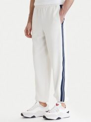 Guess Spodnie dresowe Z6GB11 K3202 Biały Regular Fit. Białe spodnie sportowe męskie Guess, l, z aplikacjami, z dresówki. Za 474.99 zł.