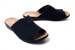 ADANEX DIK27 DIANA 26008 GR/CZ granatowy/czarny, kapcie/klapki damskie. Czarne klapki damskie Adanex, bez wzorów, bez obcasa, bez zapięcia. Za 80.99 zł.
