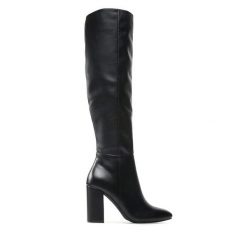 Kozaki DeeZee. Czarne kozaki damskie DeeZee, bez wzorów, bez obcasa, na słupku, bez zapięcia. Za 159.99 zł.