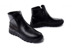 SOLO 029T czarny, botki damskie. Czarne botki damskie Solo, na zimę, bez wzorów, bez obcasa, bez zapięcia. Za 309.90 zł.