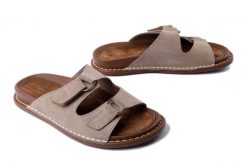 ARTIKER RELAKS 56C0678 beżowy, klapki damskie. Brązowe klapki damskie Artiker Relaks, na lato, bez wzorów, bez obcasa, bez zapięcia. Za 249.90 zł.