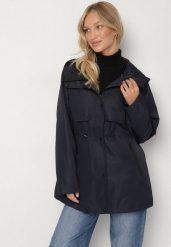 Granatowa Klasyczna Kurtka Parka z Kapturem i Ściągaczem w Pasie Cinelle. Niebieskie kurtki damskie Born2be, l, bez wzorów, z jeansu, z kapturem. Za 189.99 zł.