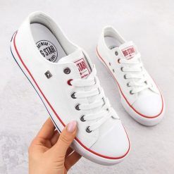 Trampki niskie tekstylne białe Big Star NN274656. Białe trampki i tenisówki damskie BIG STAR, bez wzorów, z materiału, bez zapięcia. Za 119.99 zł.