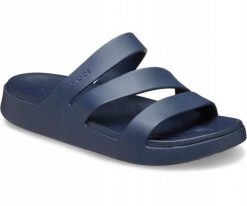 Klapki Dla Dorosłych Crocs Getaway Strappy. Niebieskie klapki damskie Crocs, bez wzorów, z materiału, bez zapięcia. Za 199.99 zł.