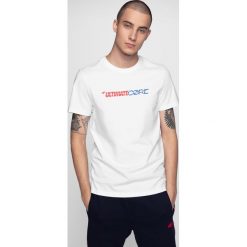 T-shirt męski TSM228 - biały. Białe t-shirty męskie 4F, m, bez wzorów, bez kołnierzyka, bez ramiączek. W wyprzedaży za 24.99 zł.