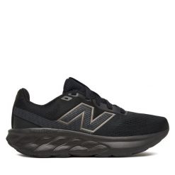 Buty do biegania New Balance. Czarne obuwie sportowe damskie New Balance, bez wzorów, bez zapięcia, do biegania. Za 299.99 zł.