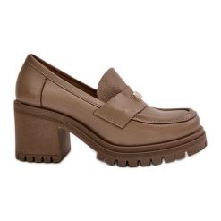 Zazoo 20168 Eleganckie Półbuty Damskie Na Słupku Skóra Naturalna Ciemnobeżowe beżowy. Brązowe półbuty damskie bez wzorów, ze skóry, eleganckie, bez obcasa, na obcasie, bez zapięcia. Za 447.93 zł.
