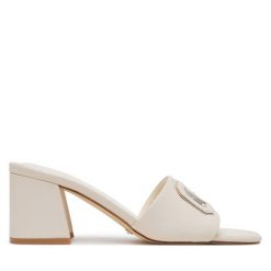 Klapki Guess. Klapki damskie Guess, z aplikacjami, bez obcasa, bez zapięcia. Za 409.99 zł.