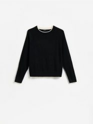 Sweter z kontrastową lamówką - czarny. Czarne swetry nierozpinane damskie Reserved, l, bez wzorów, z dzianiny, bez kołnierzyka, bez ramiączek. Za 99.99 zł.