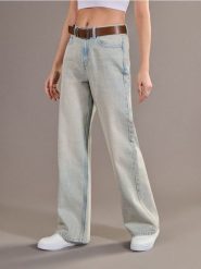 Jeansy high waist - różowy. Czerwone jeansy damskie Sinsay, bez wzorów, z jeansu, z podwyższonym stanem. Za 45.99 zł.