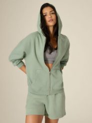 4F Bluza loose z kapturem damska - zielona S. Zielone bluzy damskie 4F, s, bez wzorów, z dzianiny, bez ramiączek, z kapturem. Za 179.99 zł.