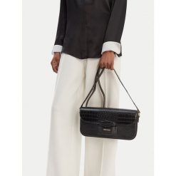 Torebka GINO ROSSI. Czarne listonoszki damskie Gino Rossi, bez wzorów, bez dodatków. Za 279.99 zł.