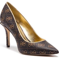 Szpilki GUESS - Bareta FL6BTA FAL08 BROWN. Brązowe szpilki damskie Guess, z aplikacjami, ze skóry ekologicznej, bez obcasa, na obcasie, bez zapięcia. W wyprzedaży za 329.00 zł.