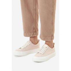 Trampki Roxy. Brązowe trampki i tenisówki damskie Roxy, bez wzorów, bez zapięcia. Za 119.99 zł.