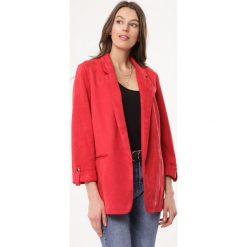 Czerwona Marynarka Rareness. Czerwone marynarki i żakiety damskie Born2be, bez wzorów, bez kołnierzyka, bez ramiączek. Za 79.99 zł.