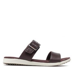 Klapki Kamik. Czerwone klapki damskie Kamik, bez wzorów, bez obcasa, bez zapięcia. Za 399.99 zł.
