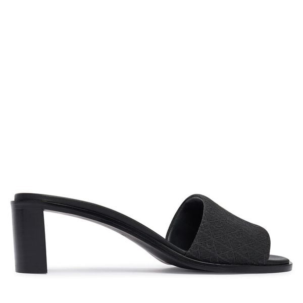 Klapki Calvin Klein. Czarne klapki damskie Calvin Klein, bez wzorów, bez obcasa, bez zapięcia. Za 335.99 zł.