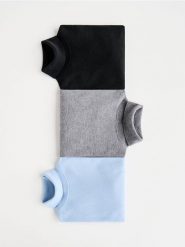 Wełniany sweter z golfem - jasnoniebieski. Niebieskie swetry nierozpinane damskie Reserved, l, bez wzorów, z dzianiny, bez kołnierzyka, bez ramiączek. Za 159.99 zł.