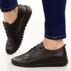 Czarne skórzane półbuty damskie T.Sokolski 4000. Czarne półbuty damskie Sokolski, na jesień, bez wzorów, z jeansu, biznesowe, z okrągłym noskiem, bez obcasa, na płaskiej podeszwie, bez zapięcia. Za 249.00 zł.