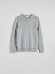 Sweter z haftem - jasnoszary. Szare swetry męskie Reserved, l, bez wzorów, z bawełny, bez kołnierzyka, bez ramiączek. Za 129.99 zł.