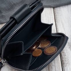 Paolo Peruzzi Portfel damski skórzany granatowy na zatrzask RFID AL-24-NV. Niebieskie portfele damskie Paolo Peruzzi. Za 90.71 zł.