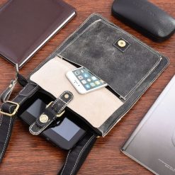 Czarna skórzana torba męska raportówka na ramię mała Beltimore M10. Czarne torby na ramię męskie na ramię, małe. Za 189.90 zł.