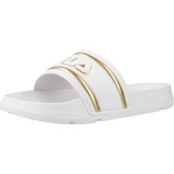 Klapki Fila Model Morro Bay Logo Kolor Biały. Białe klapki damskie Fila, bez wzorów, z materiału, sportowe, bez obcasa, bez zapięcia. Za 224.00 zł.