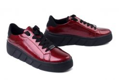 RIEKER W2601-35 red, półbuty damskie. Czerwone półbuty damskie Rieker, bez wzorów, bez obcasa, bez zapięcia. Za 347.01 zł.