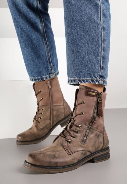 Brązowe Botki Workery ze Sznurowaniem i Zapięciem na Suwak Vemida. Brązowe botki damskie Born2be, bez wzorów, z jeansu, eleganckie, bez obcasa, na płaskiej podeszwie, bez zapięcia. Za 149.99 zł.