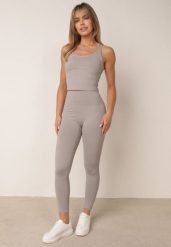 Szary Komplet Sportowy Top z Uszytywnianymi Miseczkami i Legginsy z Wysokim Stanem Kassinna. Szare legginsy damskie Born2be, bez wzorów. Za 129.99 zł.