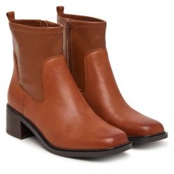 Botki Aldo. Brązowe botki damskie Aldo, bez wzorów, bez obcasa, na słupku, bez zapięcia. Za 599.99 zł.