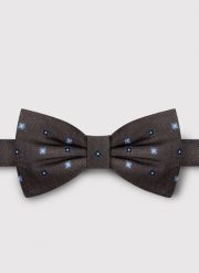 PAKO LORENTE – Brązowa mucha w kwiatki. Brązowe krawaty i muchy Pako Lorente, bez wzorów, z poliesteru, eleganckie. Za 99.99 zł.