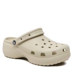 Klapki Crocs. Brązowe klapki damskie Crocs, bez wzorów, bez obcasa, bez zapięcia. Za 199.99 zł.