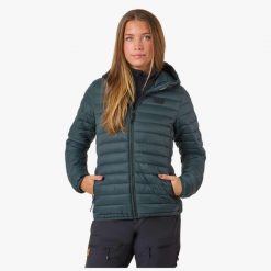 Kurtka outdoor hiking damska Swedemount Lofoten Hood Jacket wodoodporna. Zielone kurtki sportowe damskie SWEDEMOUNT, bez wzorów, z puchu, bez ramiączek, bez kaptura, outdoorowe. Za 499.99 zł.